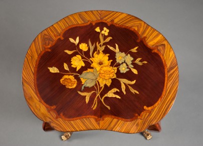 Table en chiffoni&egrave;re