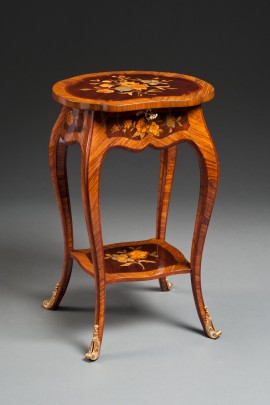 Table en chiffoni&egrave;re